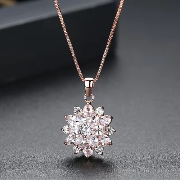 Jewelry - Beautiful Sunflower Rose Gold Plated Pendant Necklace